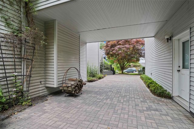 130 Bramblebrook Road, Ardsley, NY 10502