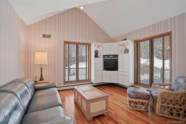 130 Bramblebrook Road, Ardsley, NY 10502