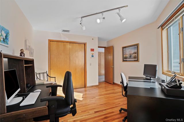 130 Bramblebrook Road, Ardsley, NY 10502