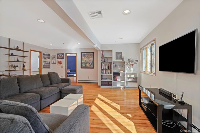 130 Bramblebrook Road, Ardsley, NY 10502