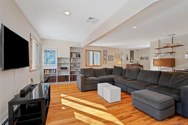 130 Bramblebrook Road, Ardsley, NY 10502