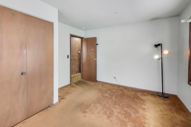 10 Pine Avenue, Lake Zurich, IL 60047