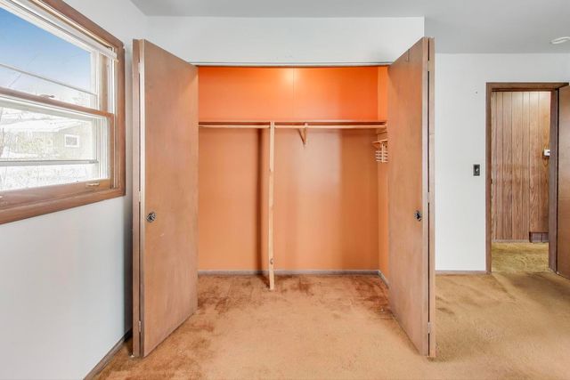 10 Pine Avenue, Lake Zurich, IL 60047