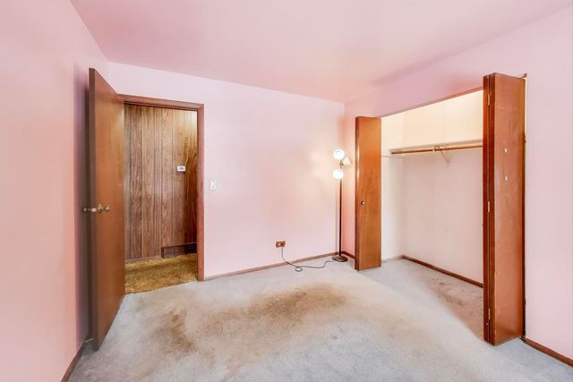 10 Pine Avenue, Lake Zurich, IL 60047