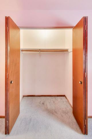 10 Pine Avenue, Lake Zurich, IL 60047