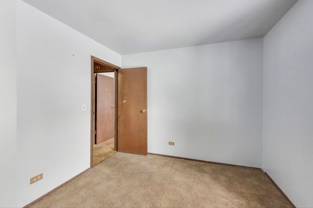 10 Pine Avenue, Lake Zurich, IL 60047