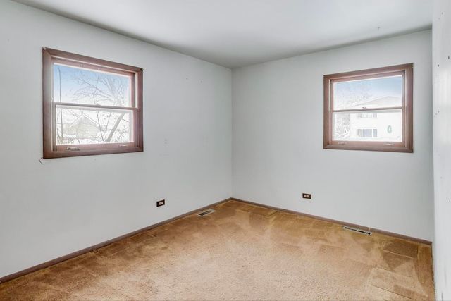 10 Pine Avenue, Lake Zurich, IL 60047