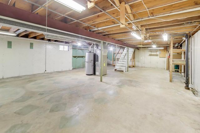 10 Pine Avenue, Lake Zurich, IL 60047