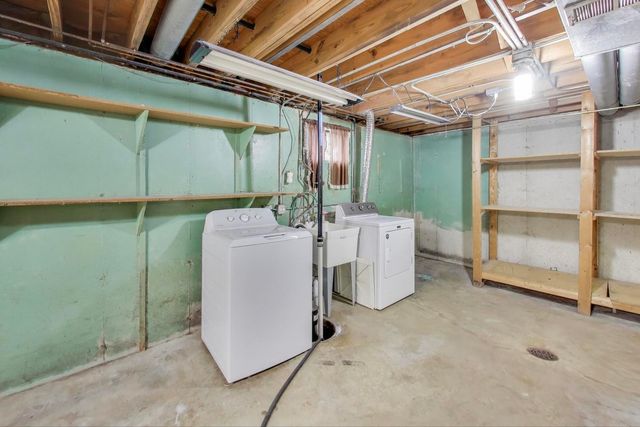 10 Pine Avenue, Lake Zurich, IL 60047