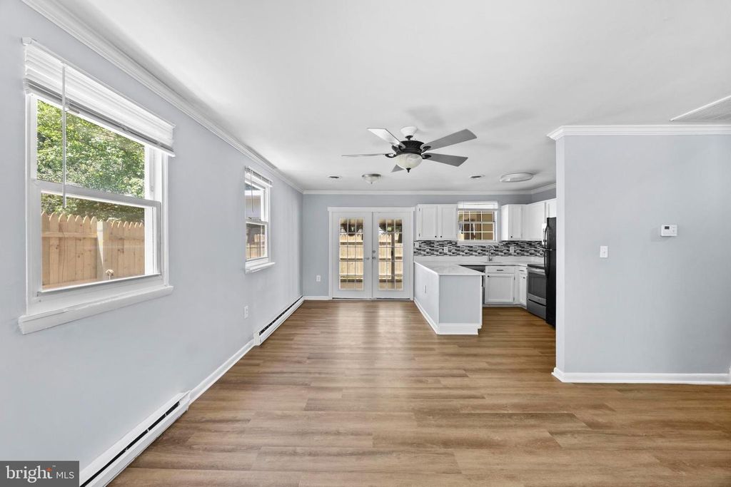 Image 10 of property listing at 4738 WASHINGTON AVE, Shady Side, MD 20764