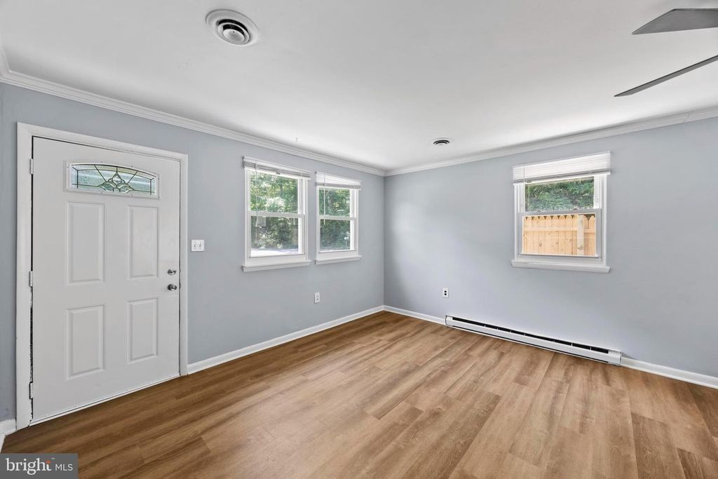 Image 13 of property listing at 4738 WASHINGTON AVE, Shady Side, MD 20764