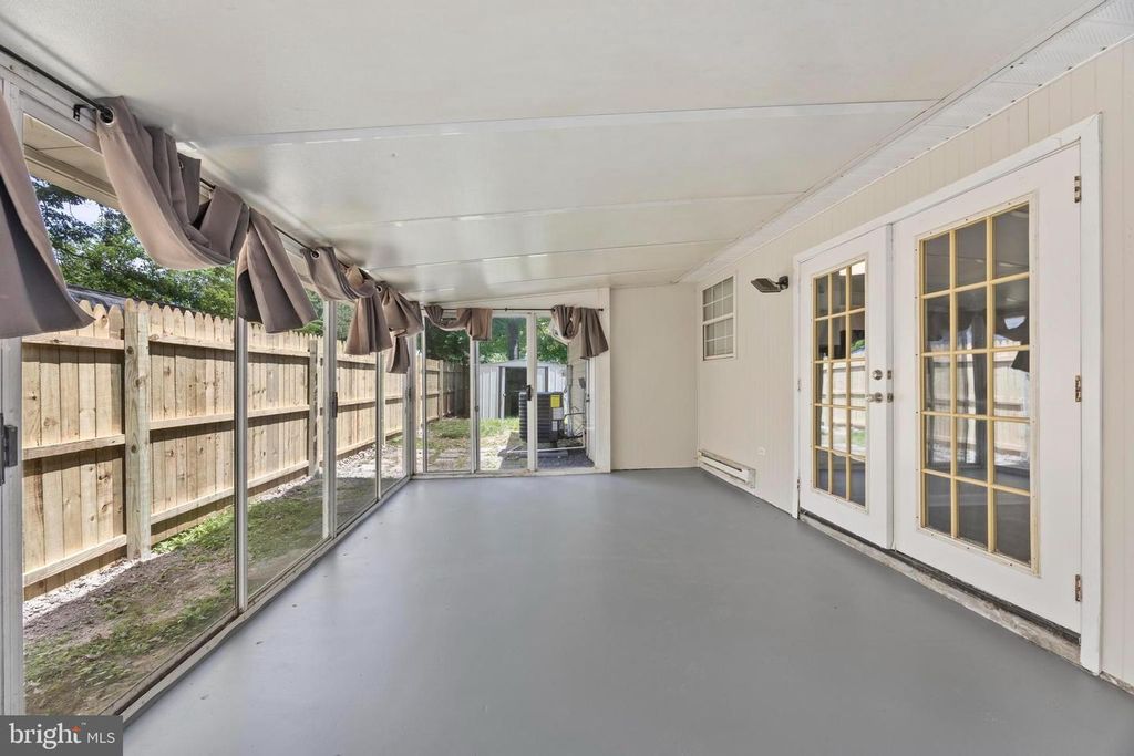 Image 14 of property listing at 4738 WASHINGTON AVE, Shady Side, MD 20764