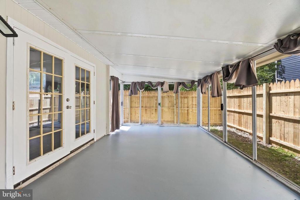 Image 15 of property listing at 4738 WASHINGTON AVE, Shady Side, MD 20764