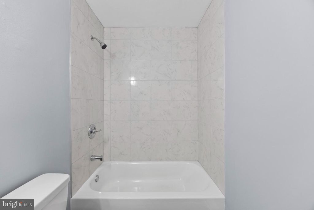Image 17 of property listing at 4738 WASHINGTON AVE, Shady Side, MD 20764