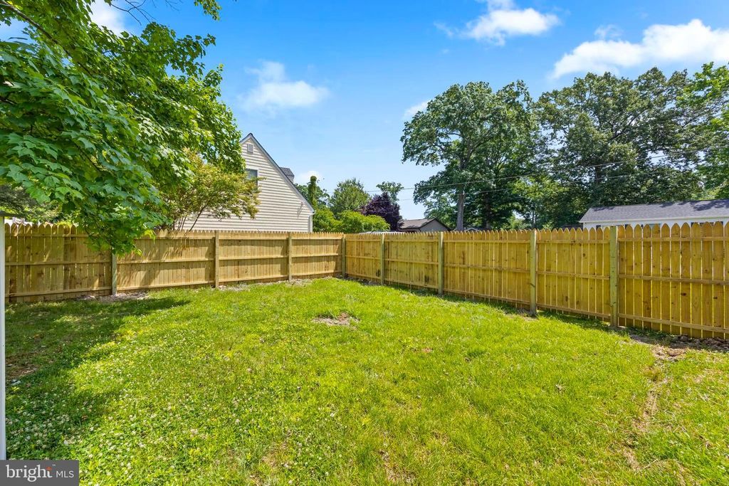 Image 4 of property listing at 4738 WASHINGTON AVE, Shady Side, MD 20764