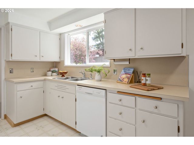 3970 DONALD St, Eugene, OR 97405