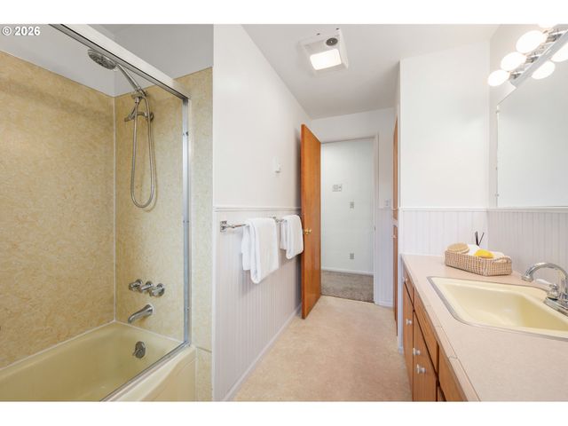 3970 DONALD St, Eugene, OR 97405