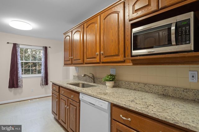 14831 HOXTON SQ, Centreville, VA 20120