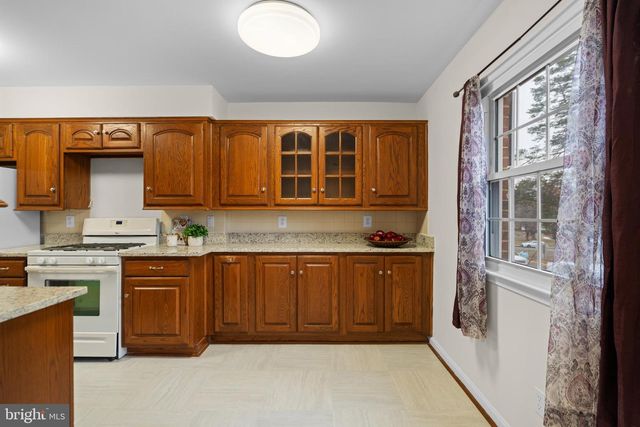 14831 HOXTON SQ, Centreville, VA 20120