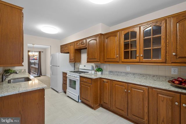 14831 HOXTON SQ, Centreville, VA 20120