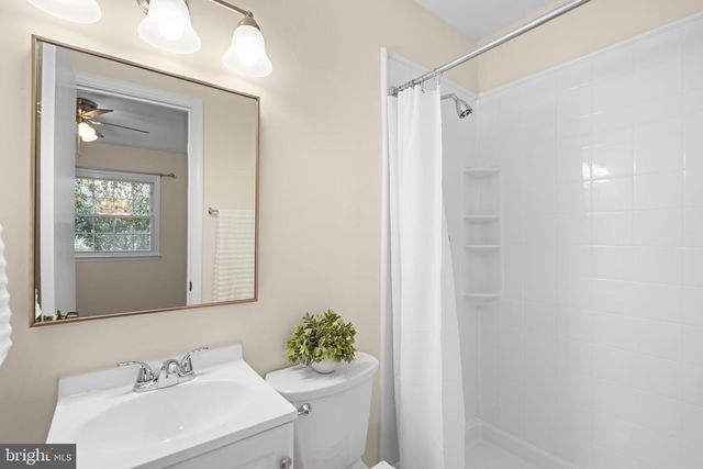 14831 HOXTON SQ, Centreville, VA 20120