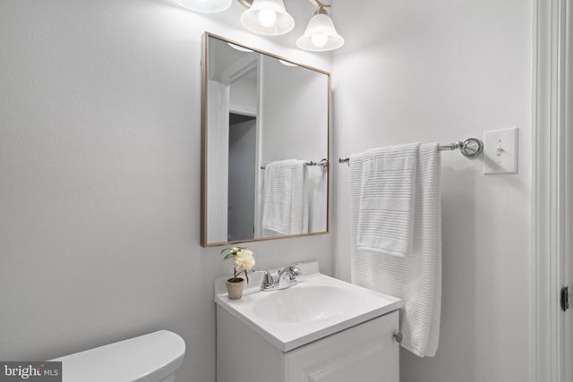 14831 HOXTON SQ, Centreville, VA 20120