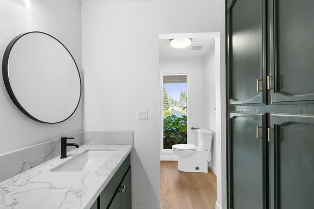 1095 W Sierra Avenue, Fresno, CA 93711