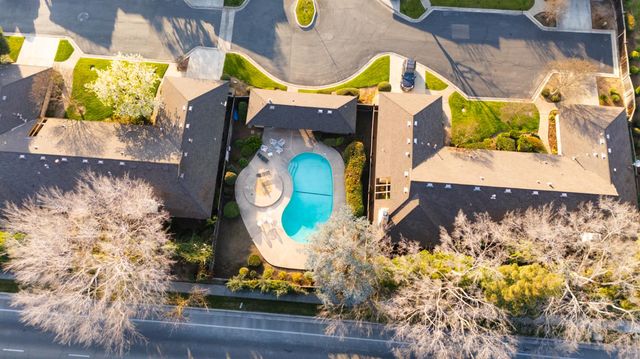 1095 W Sierra Avenue, Fresno, CA 93711