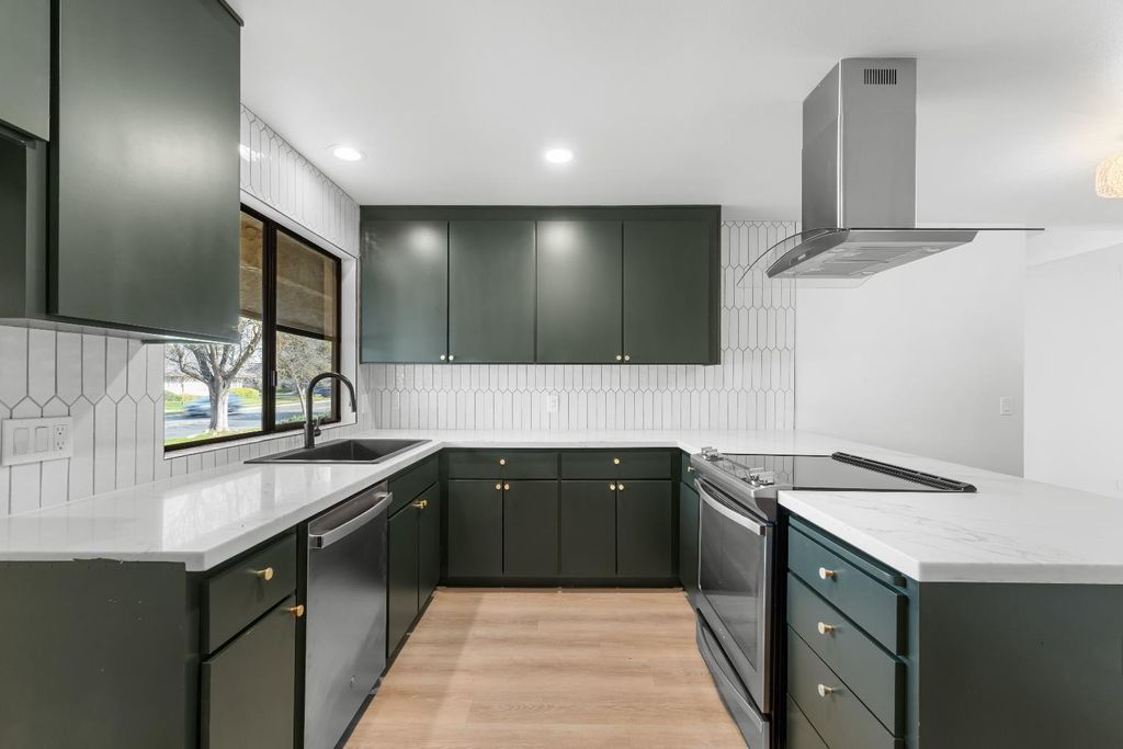 Image 10 of property listing at 1095 W Sierra Avenue, Fresno, CA 93711