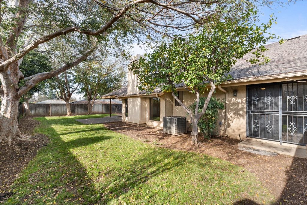 Image 20 of property listing at 1095 W Sierra Avenue, Fresno, CA 93711