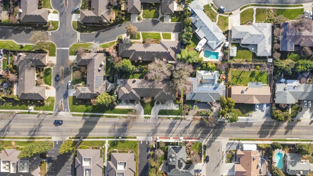 Image 26 of property listing at 1095 W Sierra Avenue, Fresno, CA 93711