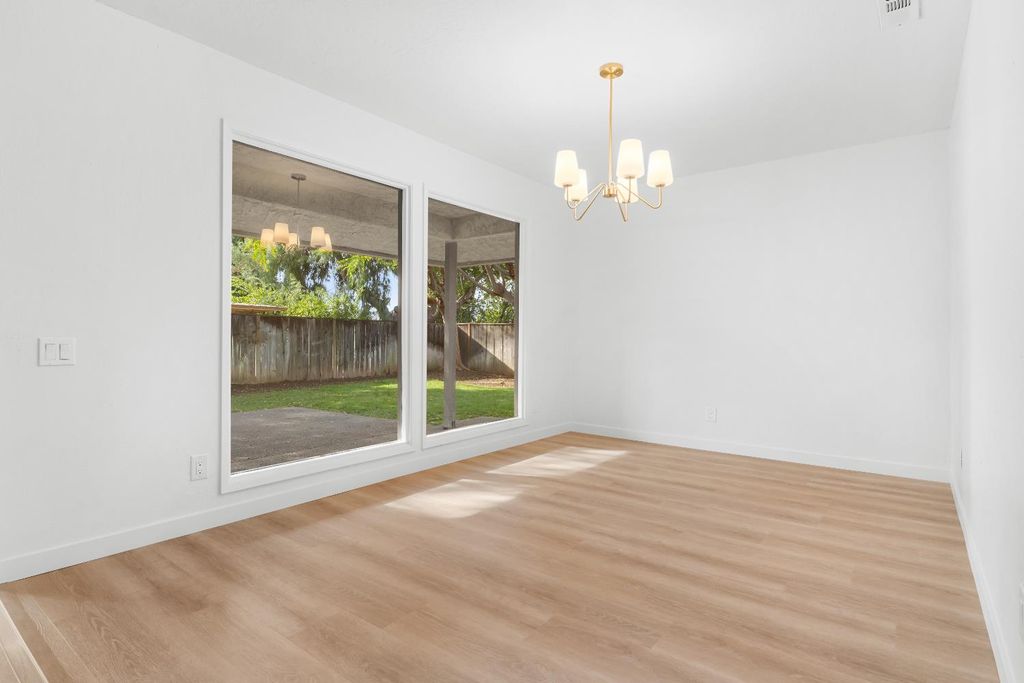 Image 6 of property listing at 1095 W Sierra Avenue, Fresno, CA 93711