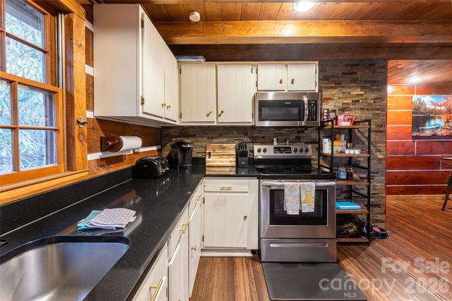 16 Rocky Glen Trail, Black Mountain, NC 28711