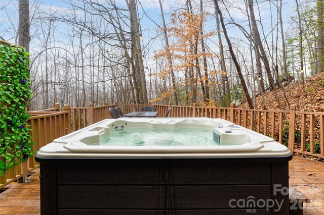 16 Rocky Glen Trail, Black Mountain, NC 28711