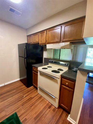 2501 Gulf Freeway 256D, Dickinson, TX 77539