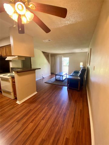 2501 Gulf Freeway 256D, Dickinson, TX 77539