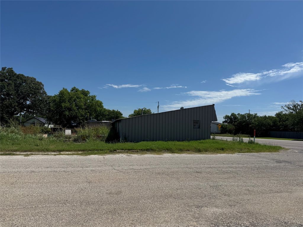 308 Highway 59 S, Bowie, TX 76230