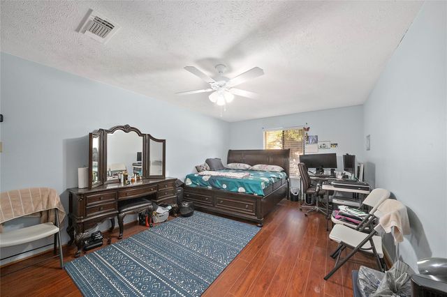 2822 Colonial Drive, Sugar Land, TX 77479