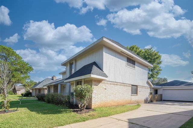 2822 Colonial Drive, Sugar Land, TX 77479