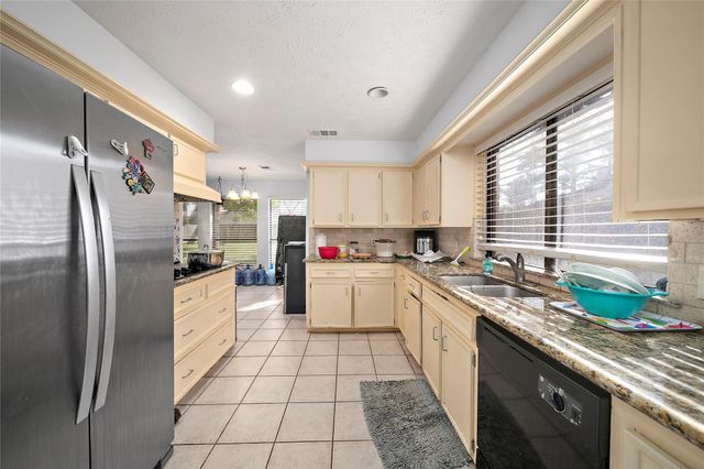 2822 Colonial Drive, Sugar Land, TX 77479