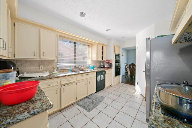 2822 Colonial Drive, Sugar Land, TX 77479