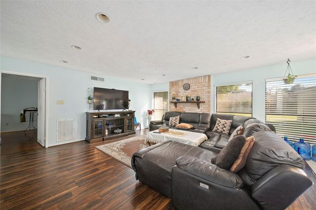 2822 Colonial Drive, Sugar Land, TX 77479