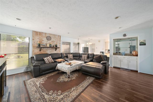 2822 Colonial Drive, Sugar Land, TX 77479