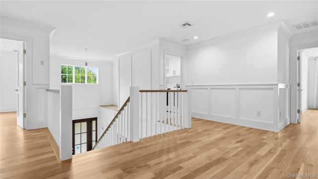 738 Motts Cove Road N, Glen Head, NY 11545