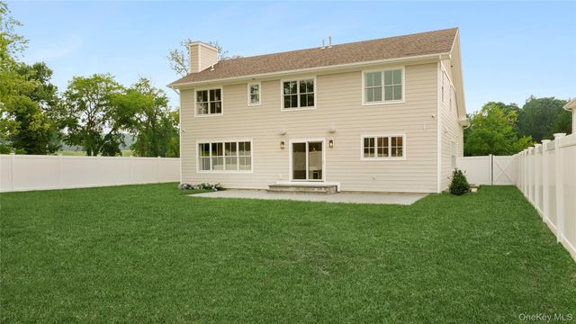 738 Motts Cove Road N, Glen Head, NY 11545