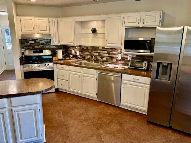 2841 E Hyland Park Road, Fayetteville, AR 72701