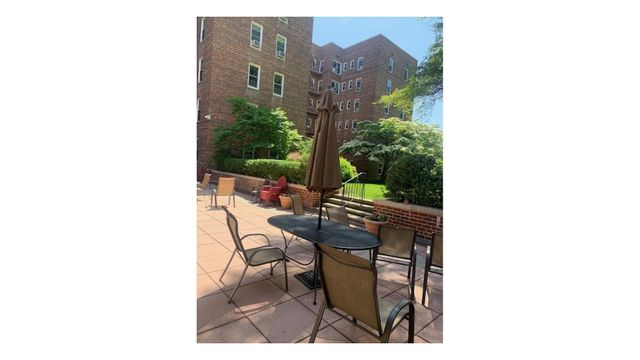 11220 72nd Dr Apt D28, New York City, NY 11375