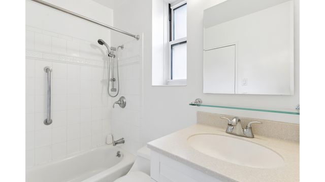 11220 72nd Dr Apt D28, New York City, NY 11375