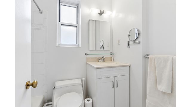 11220 72nd Dr Apt D28, New York City, NY 11375