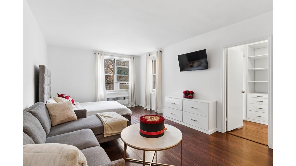 11220 72nd Dr Apt D28, New York City, NY 11375